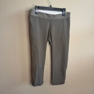 Lululemon cropped olive green leggings size 6